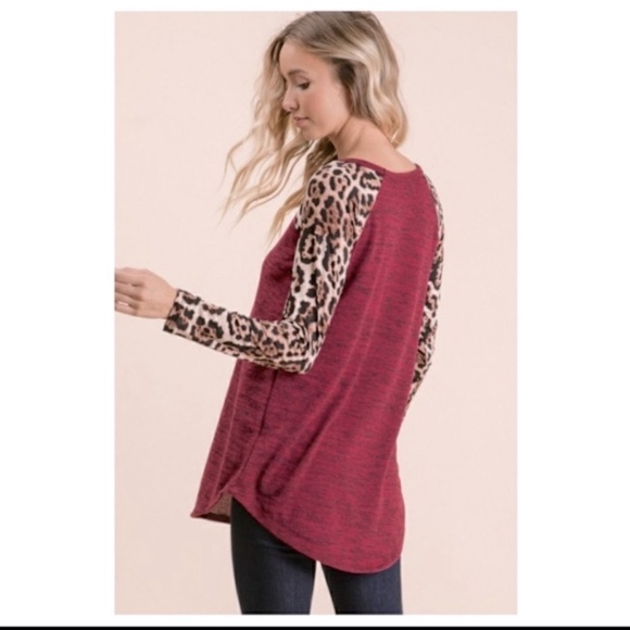 🆕NEW!🛍️Leopard Sleeved Raglan Top 🐾 - Picture 3 of 4